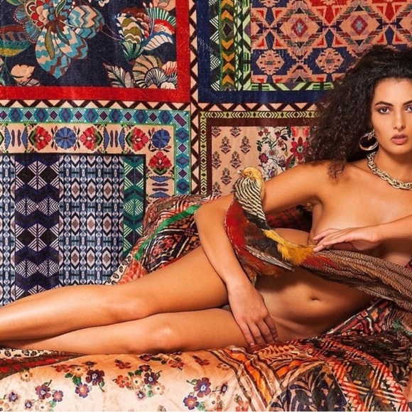 Last One JOHNNY WAS Circle Cozy Blanket - Picture 2 of 8